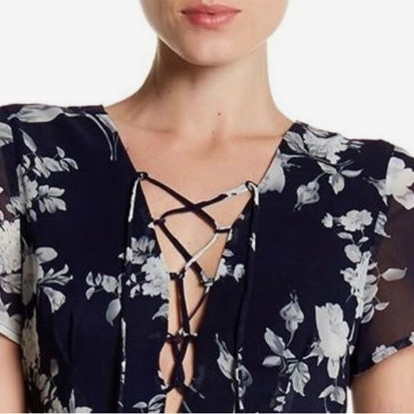 Nordstrom Lucca Couture deep lace up Vneck navy floral dress size medium - Picture 4 of 10